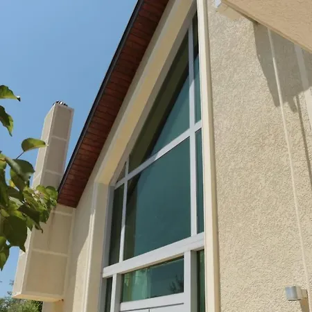 빌라 Private Hillside Near Teg Full Privacy 티라나