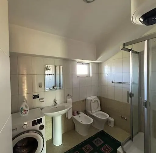 Private Hillside Near Teg Full Privacy 地拉那