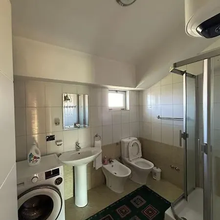 Private Hillside Near Teg Full Privacy 地拉那